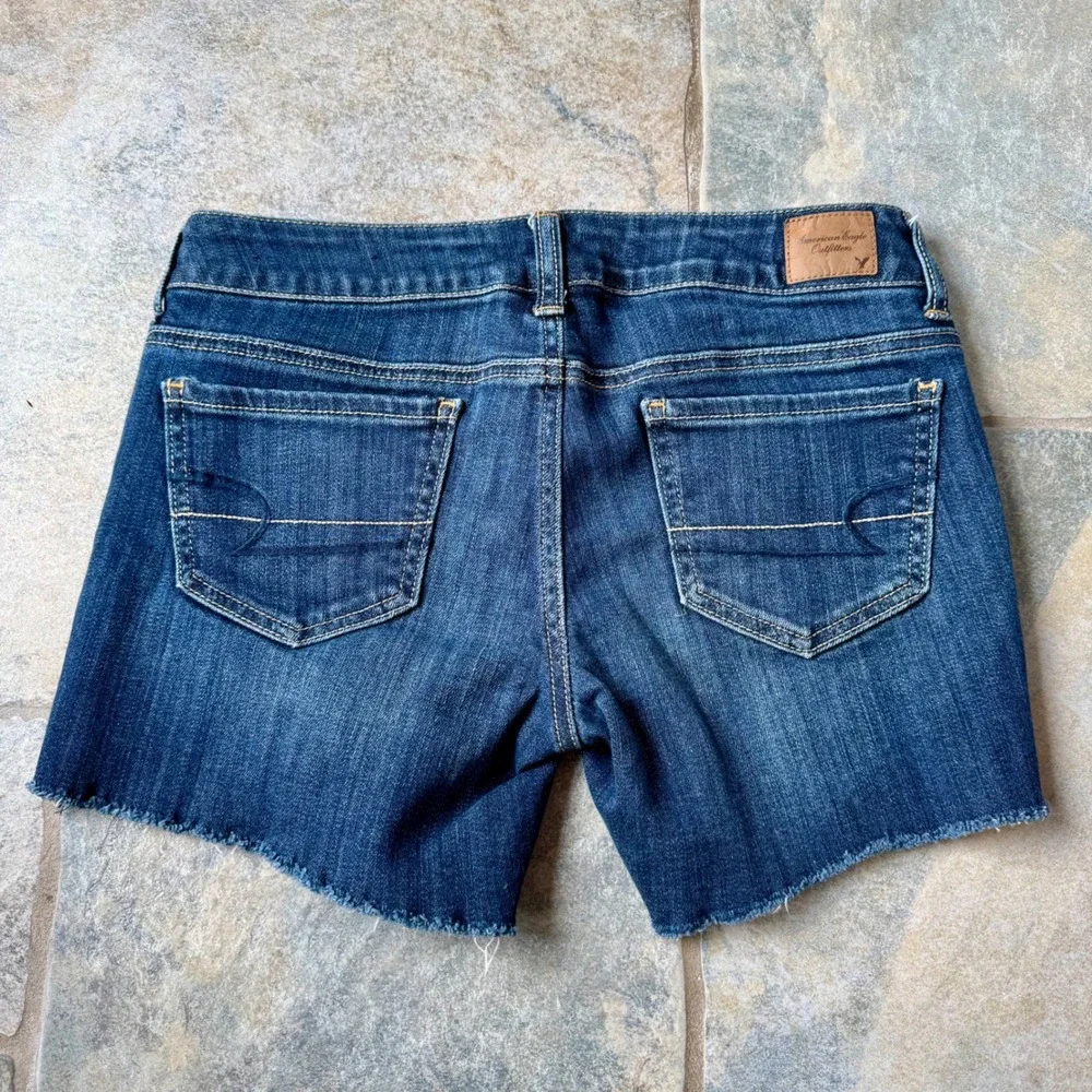 American Eagle Y2K Dark Wash Jean Shorts Frayed Hem Stretch‎ Women's Size 4